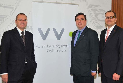 http://pressefotos.at/m.php?g=1&u=38&dir=201010&e=20101018_v&a=event
Im Bild v.l.n.r.: Dr. Wolfram Littich (Präsident des Versicherungsverbandes Österreich VVO), Dr. Louis Norman-Audenhove (Generalsekretär des Versicherungsverbandes Österreich VVO), Mag. Alexander Zeh (Finanzmarktforscher und Leiter Client Service bei der GfK)