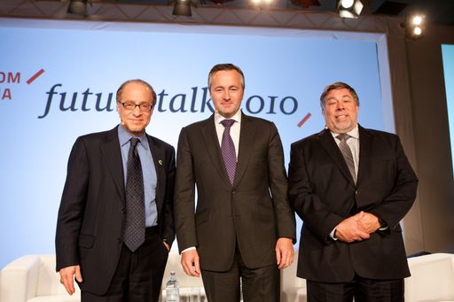  v.l.n.r.: Visionär Ray Kurzweil, Hannes Ametsreiter, Generaldirektor Telekom Austria Group und Apple-Mitbegründer Steve Wozniak diskutierten beim future.talk 2010 zum Thema "Manchine".