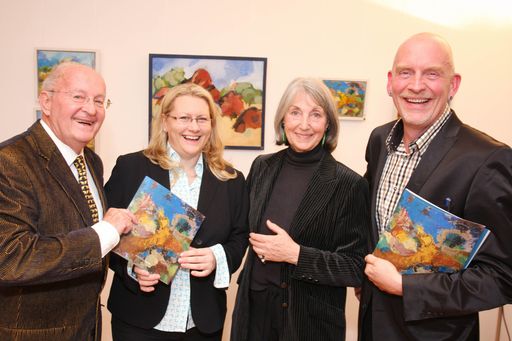  http://pressefotos.at/m.php?g=1&u=68&dir=201010&e=20101020_b&a=event
Die Anwaltssozietät bpv Hügel Rechtsanwälte OG präsentiert bis 28. November im ARES-Tower Wien die Ausstellung "Himmelsreiter" - Werkimpression von Mink Maria Leiter. Im Bild v.l.n.r.: Ern.O.Univ.Prof.Dr.Dr.Manfred Welan (Präsident der UNESCO-ARGE Wien), MMag.Dr.Astrid-Ablasser-Neuhuber (bpv hügel Rechtsanwälte), Mink Maria Leitner (Künstlerin) und Mag.Andreas Hoffer (Kurator der Sammlung Essl, Klosterneuburg)