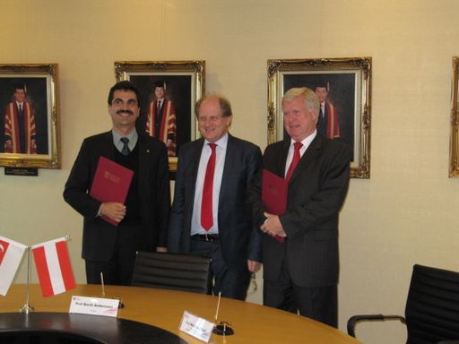  Unterzeichnung des Memorandum of Understanding in Singapur.