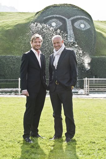 Stolz auf 15 Jahre Swarovski Kristallwelten (v. l.): Markus Langes-Swarovski, Mitglied der Geschäftsführung, und Andreas Braun, GF der d. swarovski tourism services gmbh.
