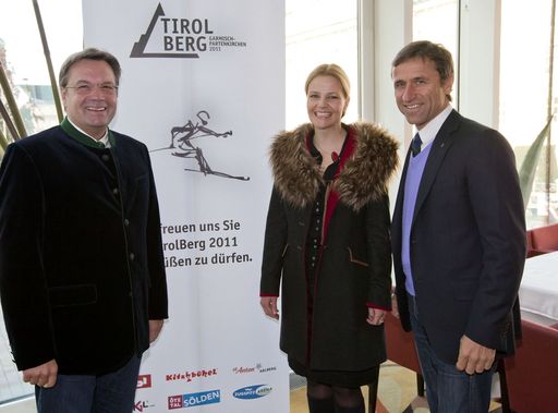 Vorschau Bild von Kyra Vögele-Müller stylisierte einen Skifahrer und gewann den Künstlerwettbewerb. Das Sujet werde dem TirolBerg neuen Glanz verleihen, meinten LH Platter und Josef Margreiter.