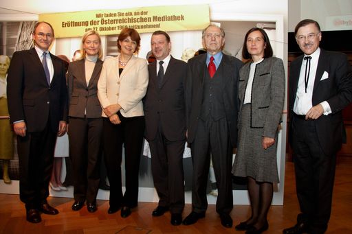 http://pressefotos.at/m.php?g=1&u=43&dir=201010&e=20101027_t&a=event
V.l.n.r. Pio Pellizzari (IASA, Vice President), Dr. Johanna Rachinger (Generaldirektorin Österreichische Nationalbibliothek), HR Dr. Gabriele Zuna-Kratky (Direktorin Technisches Museum Wien mit Österreichischer Mediathek), Sektionschef Dr. Michael P. Franz (Bundesministerium für Unterricht, Kunst und Kultut), Univ. Prof. Dr. Gerhard Jagschitz, Mag. Gabriele Eschig (Generalsekretärin der Österreichischen UNESCO-Kommission) und HR Dr. Rainer Hubert (Leitung Österreichische Mediathek)