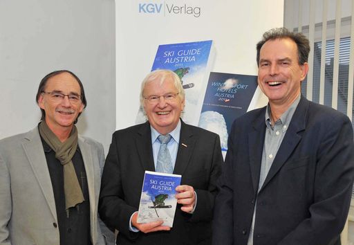 http://pressefotos.at/m.php?g=1&u=38&dir=201010&e=20101027_l&a=event
Österreichs erstes "Weißbuch" zeigt den Wintersport im Jahr 2011 in all seinen Facetten. 380 Seiten mit allen heimischen Skigebieten, den besten Hütten- und Restaurant-Tipps sowie dem neuesten Material für Wintersportler. Im Rahmen der Präsentation wurden die Kreativ Awards für einfallsreiche, innovative Alleinstellungsmerkmale an die Ski-Gebiete St. Anton, Turracher Höhe und Stuhleck verliehen.