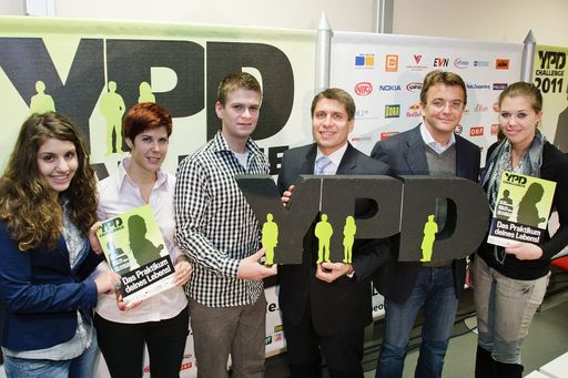 Vorschau Bild von Auftakt-Pressekonferenz: YPD-Siegerin Maria Kadiri (2009), Prof. Dr. Doris Rusch/Donau-Universität Krems, Julian Kranner/YPD-Finalist 2010, Mag. Markus Beyrer/Generalsekretär der Industriellenvereinigung, Hannes Jagerhofer/Initiator der YPD-Challenge, Isabella Kokoll/YPD-Finalistin 2010
