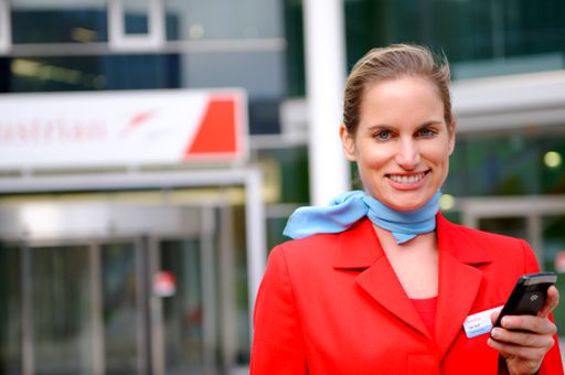  Austrian Airlines Mitarbeiter schätzen die Vorteile von BlackBerry. Die mobile Nutzung von E-Mail, Kalender und Adressbuch am Smartphone erleichtert ihre Arbeit auf der ganzen Welt.