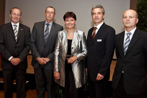 http://pressefotos.at/m.php?g=1&u=43&dir=201011&e=20101103_b&a=event
im Bild v.l.n.r. Mag. Gunnar Haberl (Leiter der BKS Bank-Direktion Wien), Univ. Prof. Dr. Konrad Paul Liessmann (Philosoph), Mag. Dr. Herta Stockbauer (Vorstand BKS Bank), Bernhard Bauer (Leiter BKS Bank-Direktion Burgenland) und Günter Perner (Leiter BKS Bank-Direktion Burgenland)