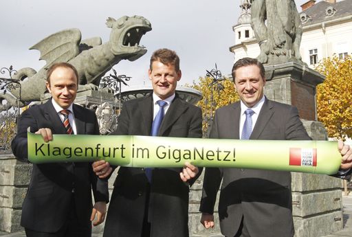 http://pressefotos.at/m.php?g=1&u=71&dir=201011&e=20101105_t&a=event
A1 Telekom Austria hat Klagenfurt am Wörthersee an ihr Highspeed-Glasfasernetz angeschlossen.
