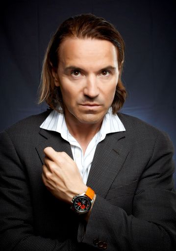 Vorschau Bild von Geschäftsführer Mag. Thomas Döbrösy von AV-AE Erlebnisreisen, der gemeinsamen Firma von Pineapple und Edelweiss, hat sich unter Anderem zum Ziel genommen, seinen Stammkunden die besten Leistungen der neuen Tourguides vorzustellen.