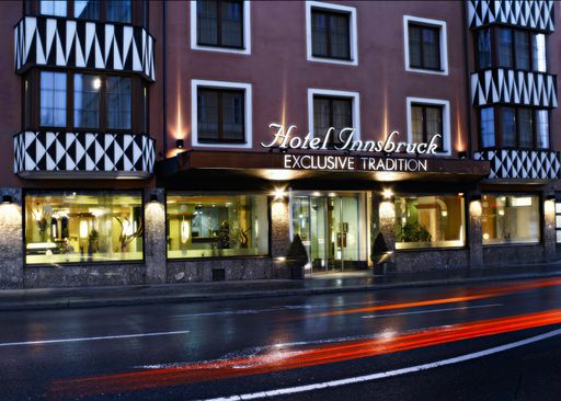  Das traditionsreiche Hotel Innsbruck bietet neben seinen 109 stilvoll eingerichteten Zimmern, einer hauseigenen Tiefgarage, einer Lobbybar und zwei Wellnessbereichen auch Seminarräumlichkeiten.