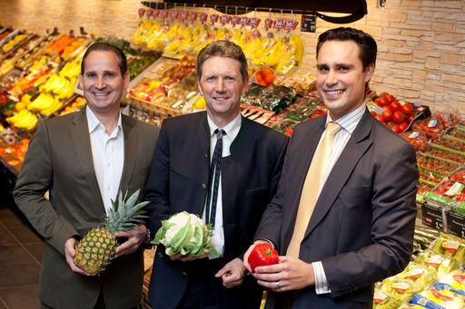 http://pressefotos.at/m.php?g=1&u=84&dir=201011&e=20101109_b&a=event
Im Bild v.l.n.r.: Mag. Josef Siess, Vorstand BILLA; Friedrich Quirgst, Bürgermeister Deutsch Wagram; Michael Pavelka, BILLA Vertriebsmanager