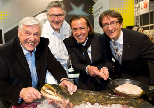von li nach re: Koch-Doyen Werner Matt, Küchenchef Christian Domschitz, Schmederers Küchen-Patron Mario Kaltenbacher, Dr. Paul Schneider, GF Menu System AG