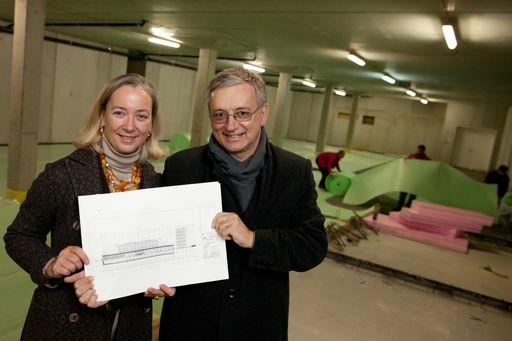  http://pressefotos.at/m.php?g=1&u=84&dir=201011&e=20101110_b&a=event
Im Bild vlnr: Dr. Agnes Husslein-Arco (Belvedere); HR DI Roland Lehner (Burghauptmannschaft Österreich)