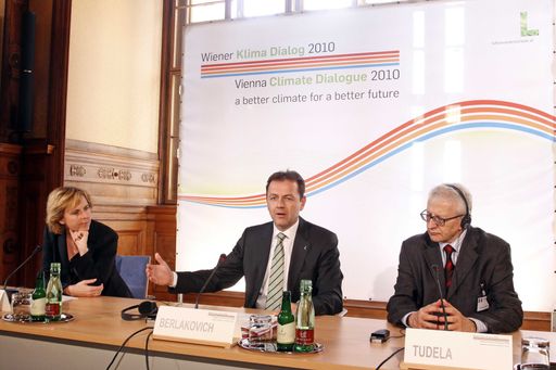  http://pressefotos.at/m.php?g=1&u=52&dir=201011&e=20101111_y&a=event
Vienna Climate Dialogue - Klare Ziele für die Weltklimakonferenz in Cancun.