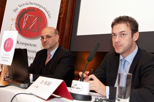  http://pressefotos.at/m.php?g=1&u=43&dir=201011&e=20101119_v&a=event
Im Bild v.l.n.r. Rudolf Mittendorfer (Fachgruppenobmann Versicherungsmakler und Berater in Versicherungsangelegenheiten) und Dr. Jochen Ruß (Leiter des deutschen IFA-Institutes)