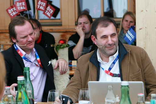 http://pressefotos.at/m.php?g=1&dir=201011&u=74&a=event&e=20101119_h
Sepp Schellhorn (ÖHV Präsident) und Spitzenmanager Boris Nemsic lieferten sich am Freitag, 19. November, einen spannenden Schlagabtausch über "Vertrieb.Macht.Gewinn" und neue Verkaufs- und Kommunikationskanäle direkt zu den Kunden.