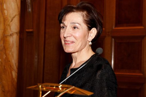 Vorschau Bild von Die bosnische Gewinnerin des Journalistenpreises "Writing for CEE 2010" Azra Nuhefendic (22.11.2010)