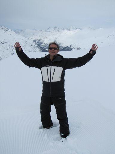 Vorschau Bild von Schauspieler Christian Tramitz kommt seit 12 Jahren gerne zum Skilaufen nach Obergurgl - im Bild vor dem prachtvollen Bergpanorama auf der Hohen Mut Alm.