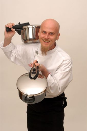 Vorschau Bild von TV-Starkoch Ralf Zacherl "rockt" beim Culinary Art Festival das Pöstlingberg Schlöss'l.