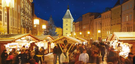 Weihnachtsflair bei der Bergweihnacht am Stadtplatz.