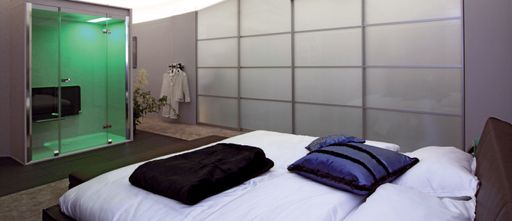 Mit ihrem außergewöhnlichen Design gelingt es der Artweger-Dampfdusche Body+Soul erstmals, die Grenzen zwischen Wohnraum und Bad aufzuheben.
