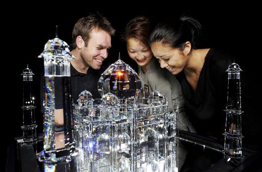 Die Austellung "FAMOS" in den Swarovski Kristallwelten: Vier architektonische Meisterwerke auf satirische Art interpretiert von den Blue Noses.