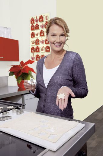  Franziska van Almsick, Botschafterin der Initiative für gesunde Pflanzenkraft, gibt Tipps für den richtigen Fettsäuren-Mix in der Keks-Saison.