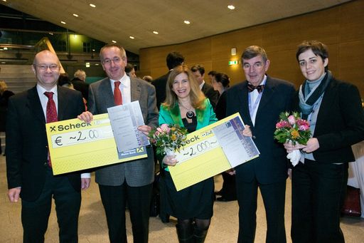 http://pressefotos.at/m.php?g=1&u=86&dir=201011&e=20101127_f&a=event
Journalistenpreis der oesterr. Gesellschaft zur Erforschung des Knochens und Mineralstoffwechsels Foto: vlnr: Univ.Prof. Dr. Peter Pietschmann (Medizinische Universitaet Wien, Tagungsvorsitzender), Wolfgang Wagner (stv. Ressortleiter Chronik bei der APA), Dr. Sylvia Unterdorfer (Redakteurin beim ORF Fernsehen), Prim. Univ. Prof. Dr. Hans Broell (Rheuma-Zentrum Wien-Oberlaa), Dr. Janina Patsch (Med. Uni Wien, Tagungssekretaerin)