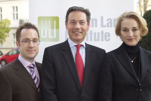 Hielt bei der ULI Gründungsveranstaltung das Eingangsreferat: der renommierte Immobilienexperte und -analyst Dr. Thomas Beyerle; im Bild mit ULI Austria-Chairman Philipp Kaufmann und Claudia Gotz, Executive Director ULI Germany (v.l.n.r.)