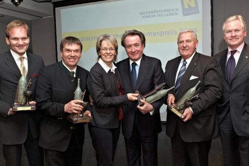 Alexander Ipp, Reinhard Kittenberger, Tourismuslandesrätin Dr. Petra Bohuslav, Rudolf Buchbinder, Mag. Dr. Reinhard Mücke, GD der Niederösterreichischen Versicherung Dr. Hubert Schultes (v.l.n.r.).