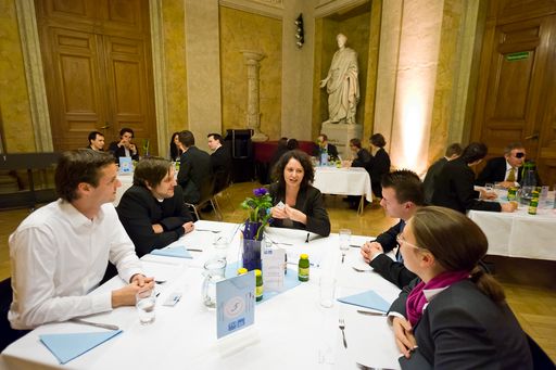 Cross Table Dinner.