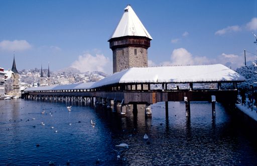Luzern: Kapellbrücke im Winter.