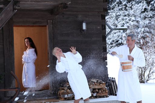  Entspannung und die Leichtigkeit des Seins erleben die Gäste in der neuen Hüttensauna des Hotels Poppengut.