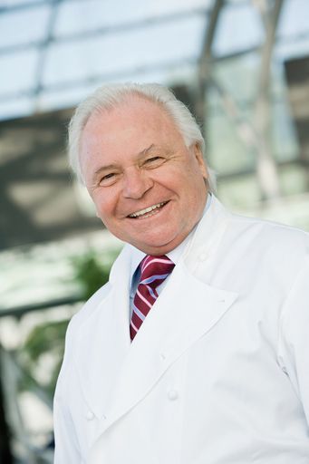 Vorschau Bild von Bereits zum vierten Mal ist Jahrhundertkoch Prof. Dr. h.c. Eckart Witzigmann Patron des Linzer Culinary Art Festivals.