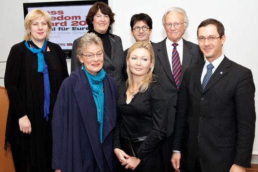 http://pressefotos.at/m.php?g=1&u=43&dir=201012&e=20101210_e&a=event