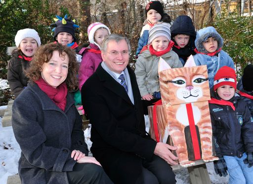 Gesundheitsminister Alois Stöger und der Verein "Tierschutz macht Schule" präsentieren die Weihnachtsaktion "Keine Tiere unterm Weihnachtsbaum". Zu Weihnachten werden Kindern oft "lebende Geschenke" gemacht, manchmal ohne sich mit den Bedürfnissen der Tiere auseinanderzusetzen. Um Tierleid zu verhindern gibt es eine Reihe anderer, nachhaltigerer Geschenke für junge und erwachsene Tierfreundinnen und Tierfreunde.