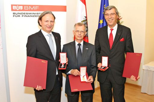 Peter Neubauer, Walter Bödenauer und Dr. Ewald Judt (v.l.n.r.) bei der Ehrung für Verdienste um die Republik Österreich