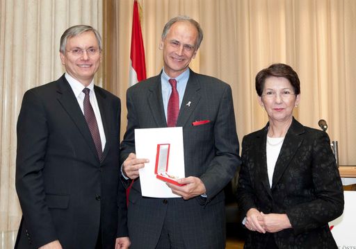 v.li. Alois Stoeger - Bundesminister für Gesundheit, Univ.-Prof. Dr. Paul Sevelda, Mag. Barbara Prammer - Praesidentin des Nationalrates