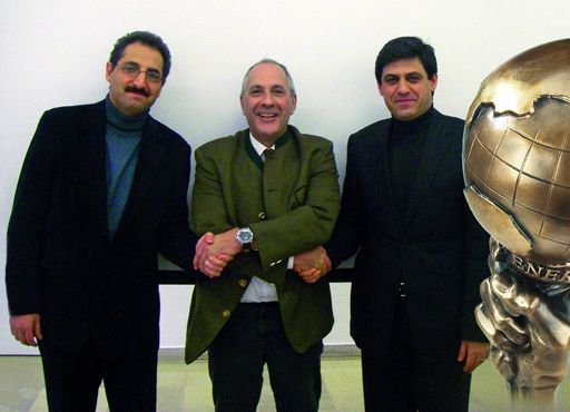 v.l.n.r.: ISGM Vorsitzender Mohammed Hasan Emami, Energy Globe Gründer Ing. Wolfgang Neumann, ISGM Präsident Majid Sariadarian