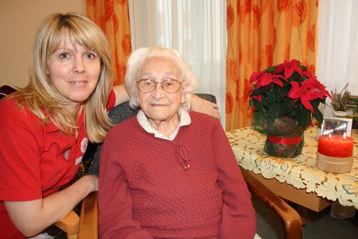 Wiens Bürgermeister Dr. Michael Häupl, Bezirksvorsteher Erich Hohenberger, Familie und Caritas Socialis (CS) gratulieren herzlich.