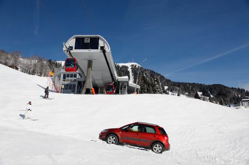 Auf allen Vieren ins beste Skigebiet der Welt - so lautet das Motto von Suzuki International Europe vom 09. bis 17. Jänner 2011 in der Ferienregion Hohe Salve.