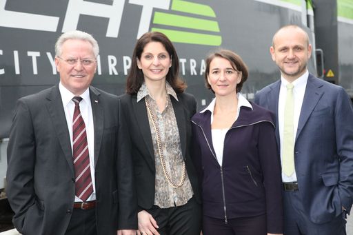 http://pressefotos.at/m.php?g=1&u=66&dir=201101&e=20110111_c&a=event
Im Bild v.l.n.r.: Ing. Engelbert Mayr (Geschäftsführer ÖBB-Technische Services GmbH), Mag. Elisabeth Landrichter (Geschäftsführerin CAT) und Mag. Doris Pulker-Rohrhofer (Geschäftsführerin CAT), Norbert Kettner (Direktor Wien Tourismus)