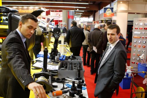 Bei der "AutoZum 2011" stehen vier Tage lang die allerneuesten Trends für Autowerkstatteinrichtungen im Mittelpunkt.