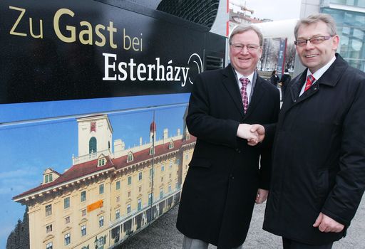 http://pressefotos.at/m.php?g=1&u=68&dir=201101&e=20110113_e&a=event
Schloss Esterházy, Burg Forchtenstein und der Steinbruch in St. Margarethen sind die Kultur-Hotspots des Burgenlandes.