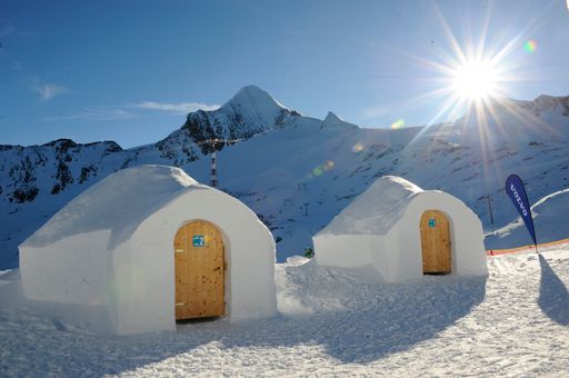 Vorschau Bild von Sieben Schlafiglus stehen den ICE CAMPern am Kitzsteinhorn für eine Abenteuerübernachtung bereit.