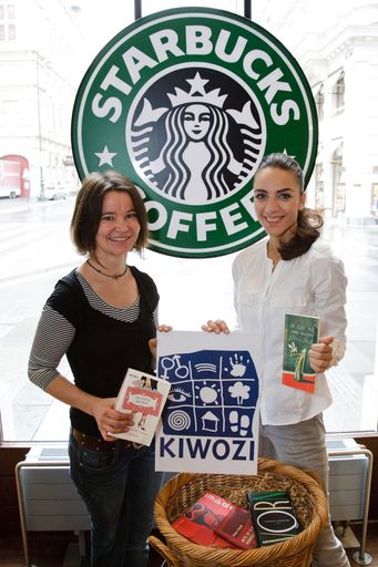  Pia Padaurek von KIWOZI mit der Schauspielerin Maddalena Hirschal
