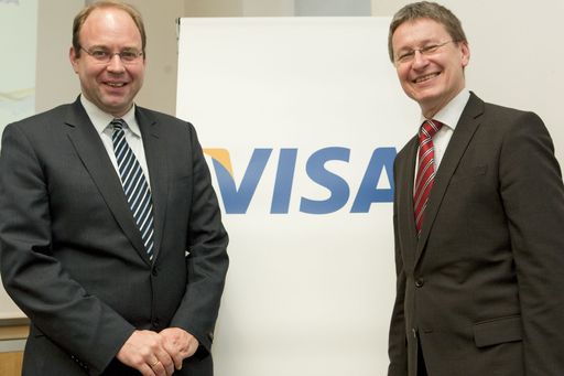  http://pressefotos.at/m.php?g=1&u=88&dir=201101&e=20110125_e&a=event
Wien - Jörg Metzelaers (Vice President RM&S) und Kurt Tojner (Country Manager Österreich) informieren im Rahmen einer Jahrespressekonferenz über die Geschäftsentwicklung vom Zahlungssystem mittels Visa Karten im Jahr 2010.