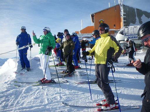 Die bei der Fachexkursion der con.os tourismus.consulting gmbh teilnehmenden Experten verschafften sich in Bormio auf 3.000 Metern Höhe einen ersten Überblick über das Angebot.