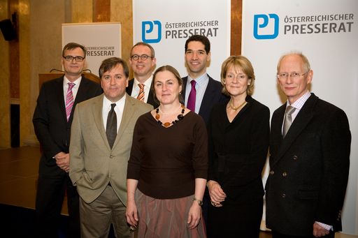 Vorschau Bild von Das Team des Presserats und Festredner (v. l. n. R.): Vizepräsident Thomas Kralinger, Pulitzerpreisträger David Barstow, Lutz Tillmanns, Präsident des deutschen Presserats, Irene Neverla, Professorin für Journalistik, Geschäftsführer Alexander Warzilek, Baroness Peta Buscombe, Vorsitzende der britischen Press Complaints Comission, Präsident Franz C. Bauer
