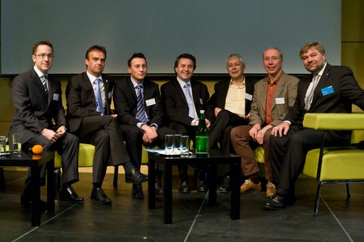 Im Bild v.l.n.r.: Philipp Kaufmann (ÖGNI und WU Wien), Harald Peterka (Universität Wien), Markus Preiner (IFEA), Hermann Jahrmann (Baubiologisches Institut), Nikolaus Thaller (pla`tou), Thomas Belazzi (bauXund), Karl Friedl (MOOCON)